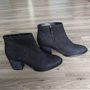NWOB Blondo waterproof black booties